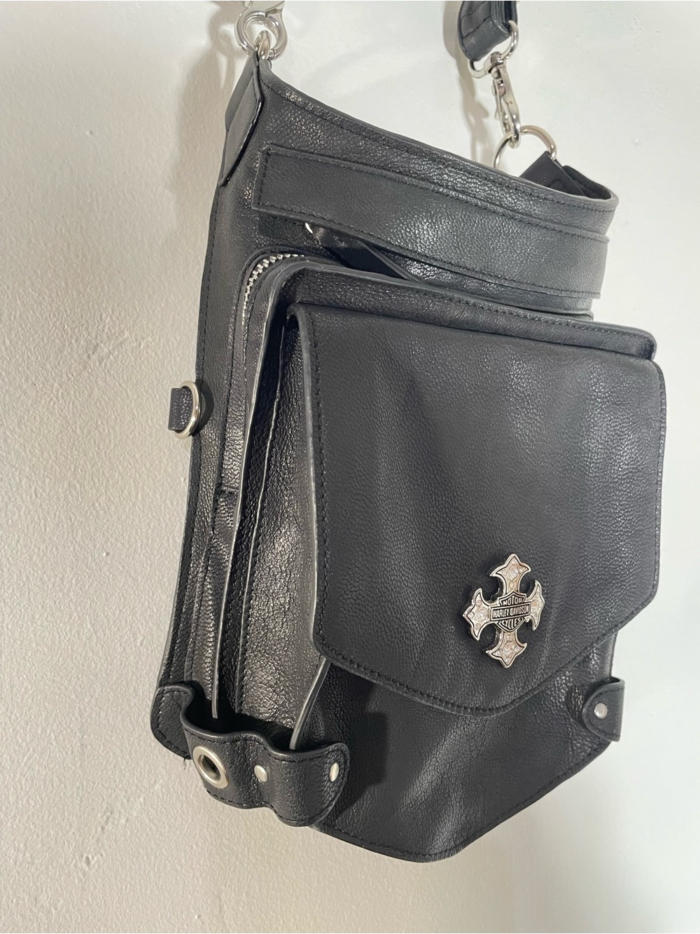 Harley Davidson Black Leather Hip Bag with Cross Logo - Picture 3 of 8